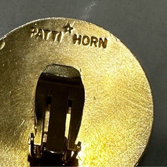 Vintage Patti Horn Gold Tone Round Clip On Earrings Signed Center Rhinestone - Picture 4 of 11